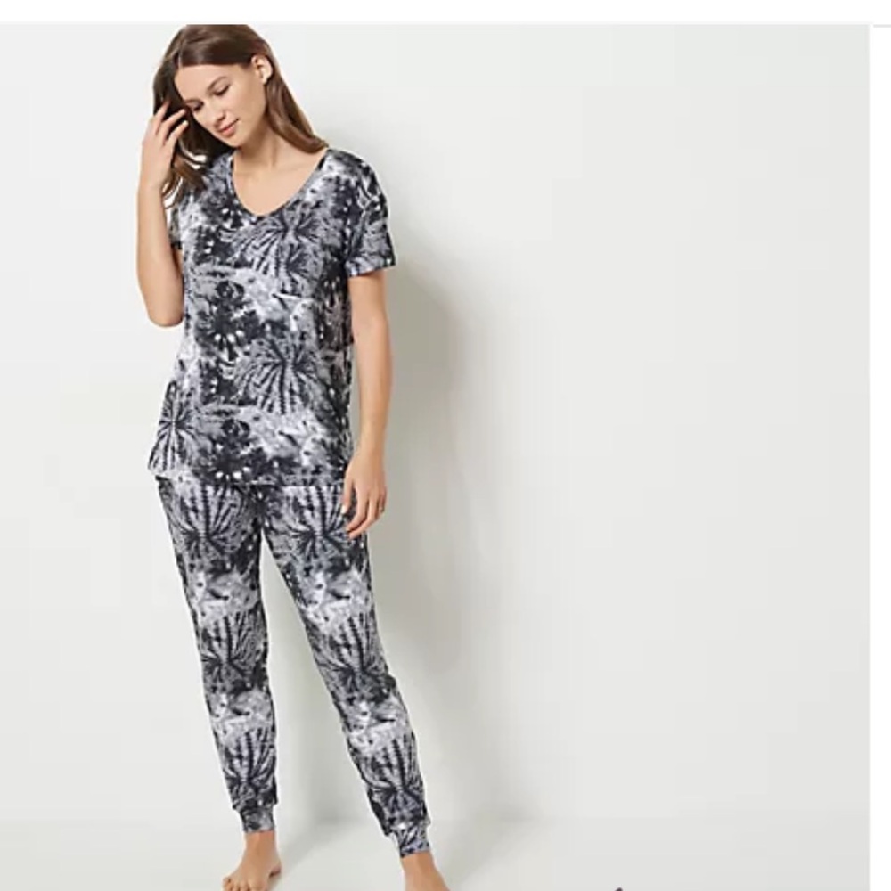 Koolaburra by UGG V-neck Tee and Matching Pant Loungewear or Pajamas